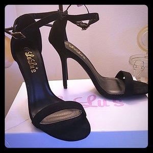 NWOT Black Ankle Strap Heels